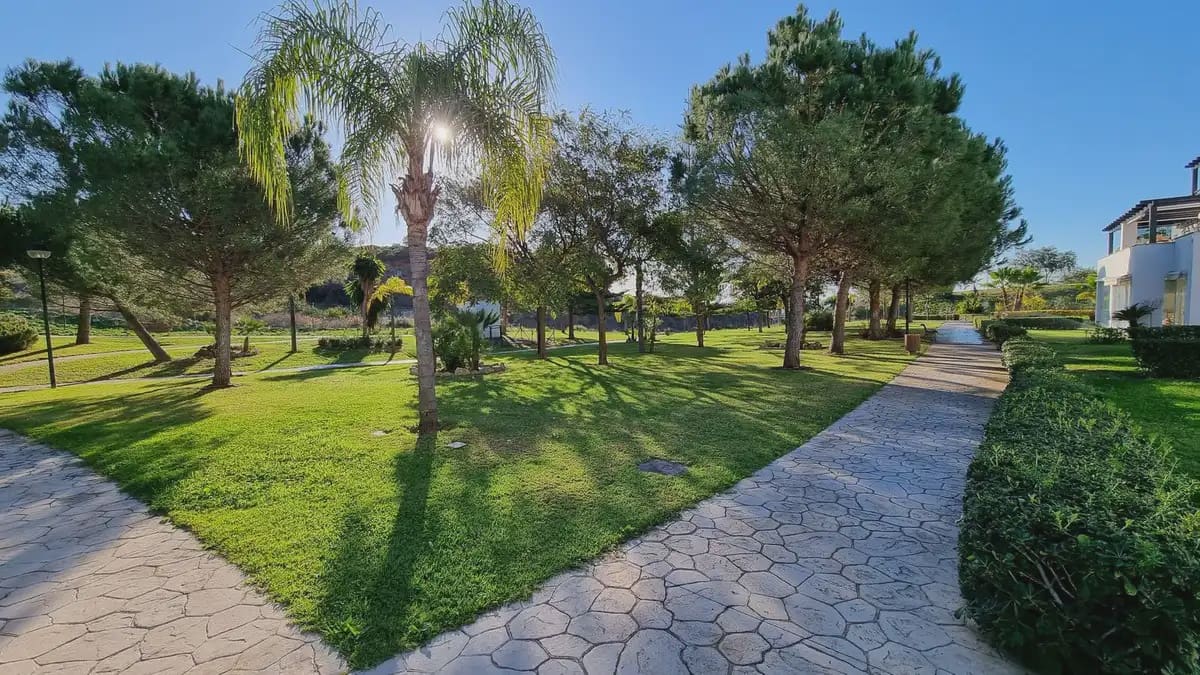 2 soveværelse Semi-Rækkehus til salg i Marbella med swimmingpool garage - € 695.000 (Ref: 9838515)