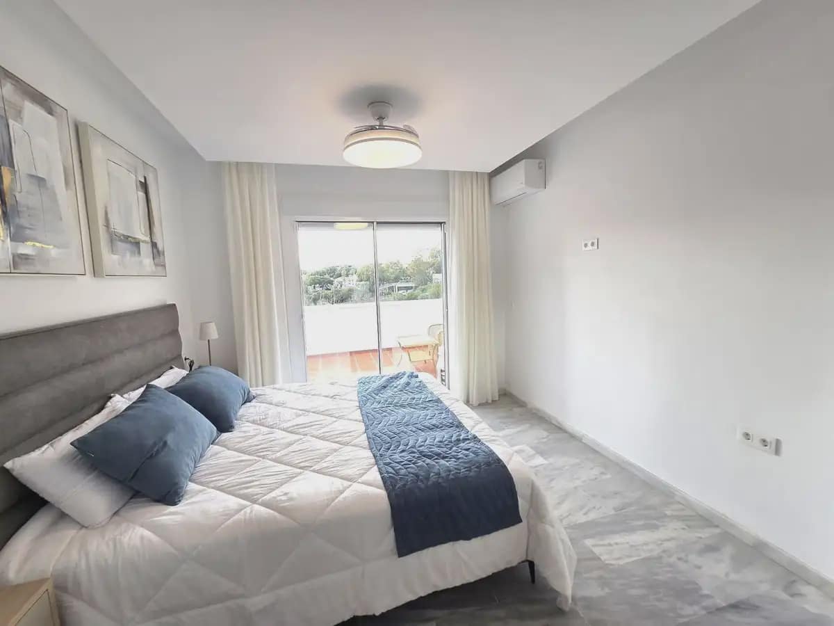 Pareado de 4 habitaciones en Marbella en venta con piscina garaje - 1.195.000 € (Ref: 9838518)