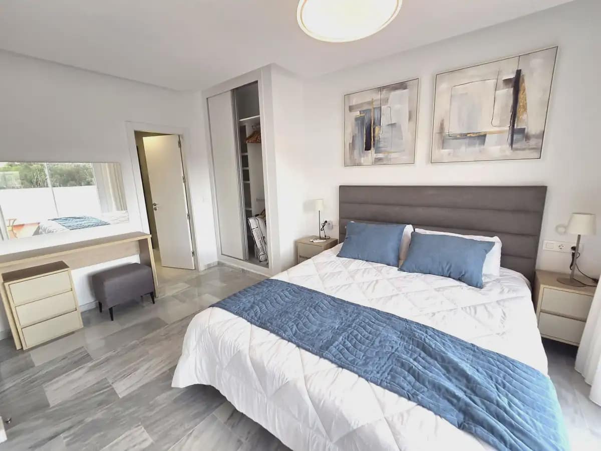Pareado de 4 habitaciones en Marbella en venta con piscina garaje - 1.195.000 € (Ref: 9838518)