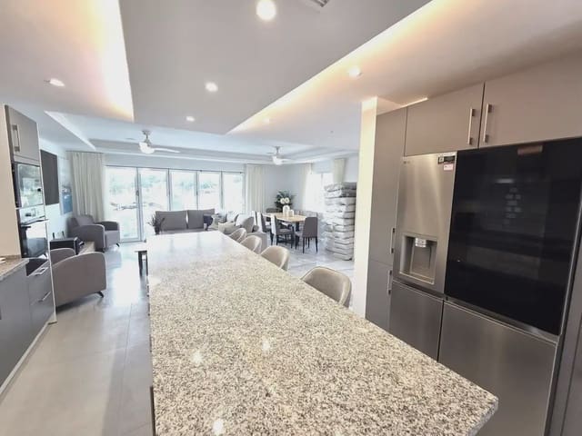Pareado de 4 habitaciones en Cabopino - Artola, Marbella en venta con piscina garaje - 1.195.000 € (Ref: 9838518)