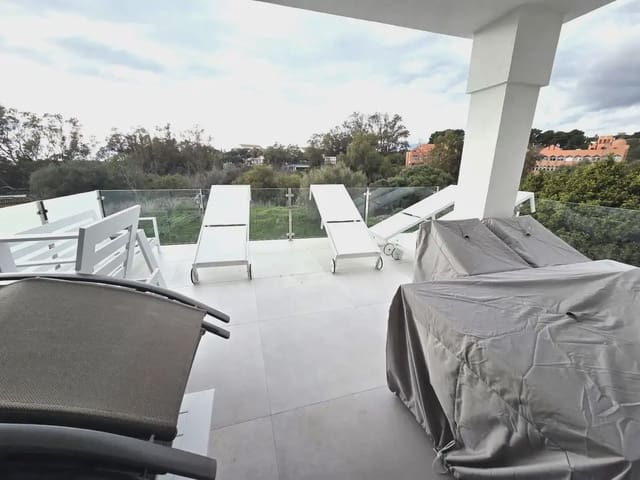 Pareado de 4 habitaciones en Cabopino - Artola, Marbella en venta con piscina garaje - 1.195.000 € (Ref: 9838518)