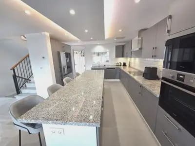 4 soverom Kjedet enebolig til salgs i Marbella med svømmebasseng garasje - € 1 195 000 (Ref: 9838518)