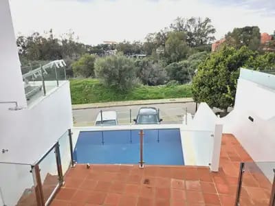 4 soverom Kjedet enebolig til salgs i Marbella med svømmebasseng garasje - € 1 195 000 (Ref: 9838518)