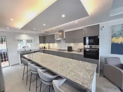 4 soverom Kjedet enebolig til salgs i Cabopino - Artola, Marbella med svømmebasseng garasje - € 1 195 000 (Ref: 9838518)