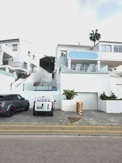 4 soverom Kjedet enebolig til salgs i Marbella med svømmebasseng garasje - € 1 195 000 (Ref: 9838518)