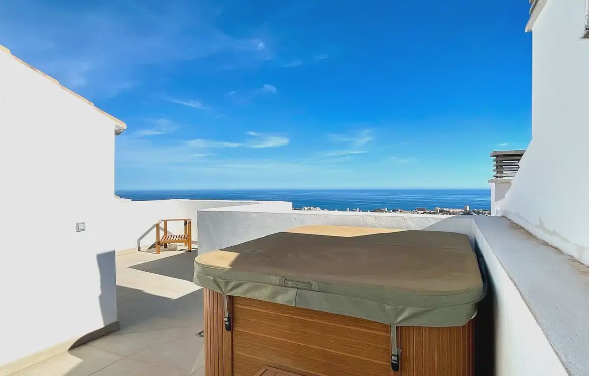 3 bedroom Penthouse for sale in Benalmadena with pool garage - € 680,000 (Ref: 9838519)