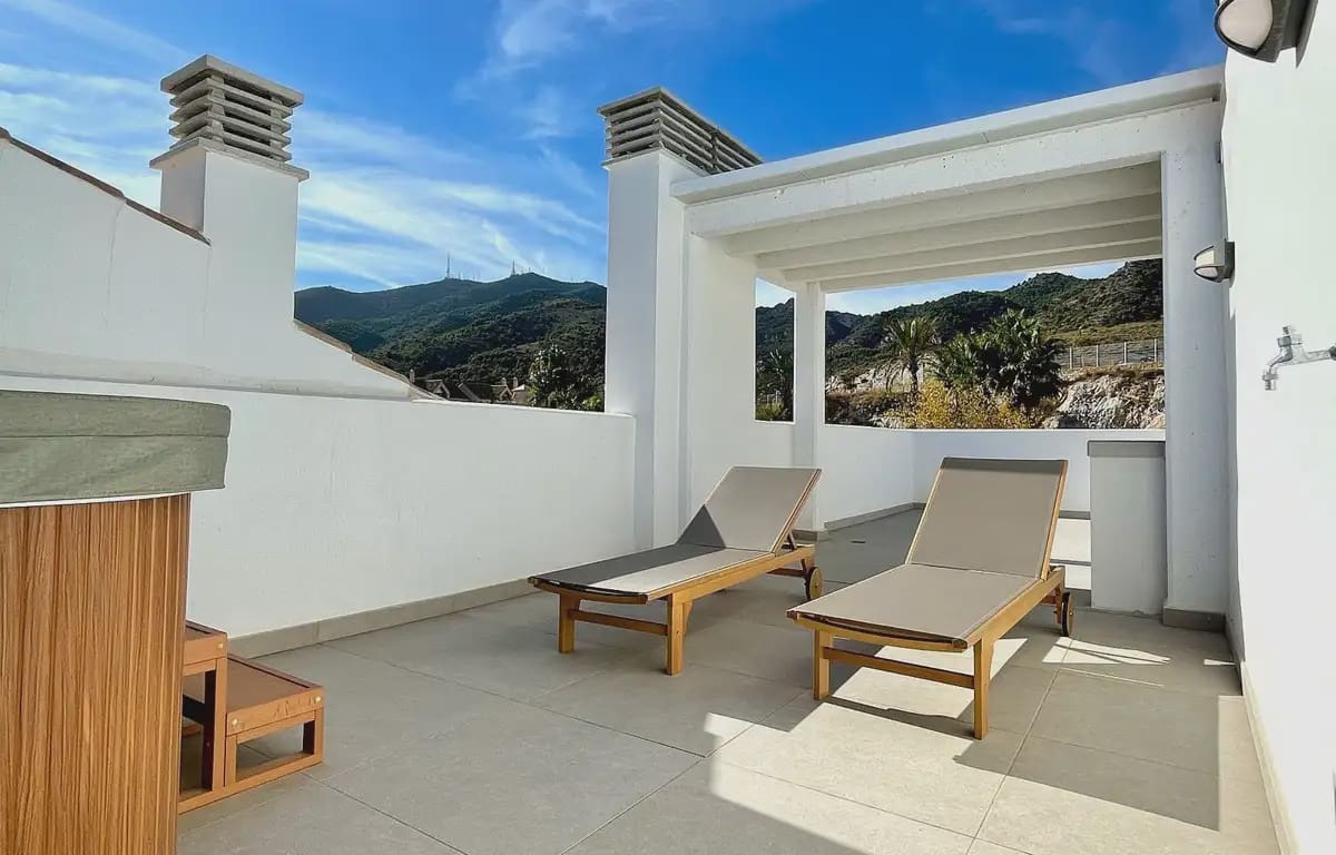 3 bedroom Penthouse for sale in Benalmadena with pool garage - € 680,000 (Ref: 9838519)