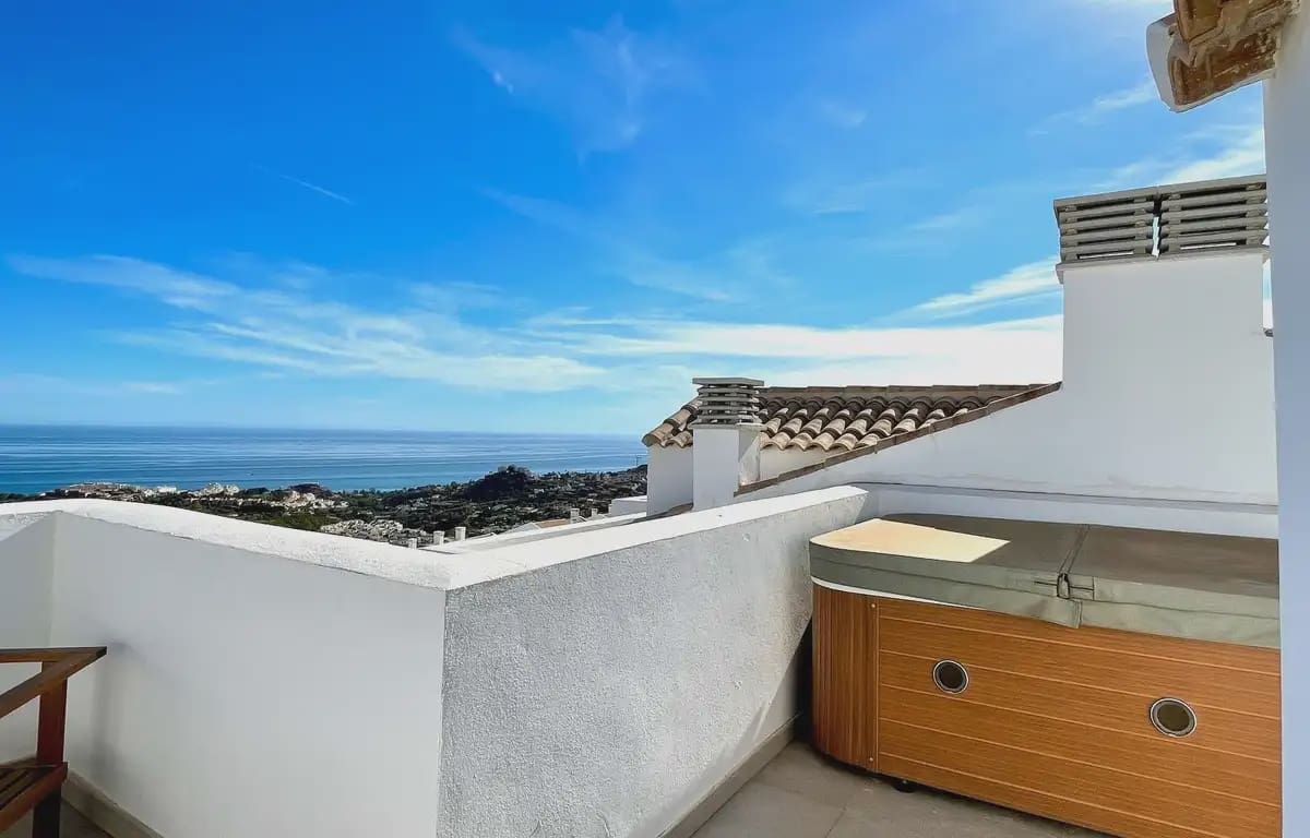 3 bedroom Penthouse for sale in Benalmadena with pool garage - € 680,000 (Ref: 9838519)
