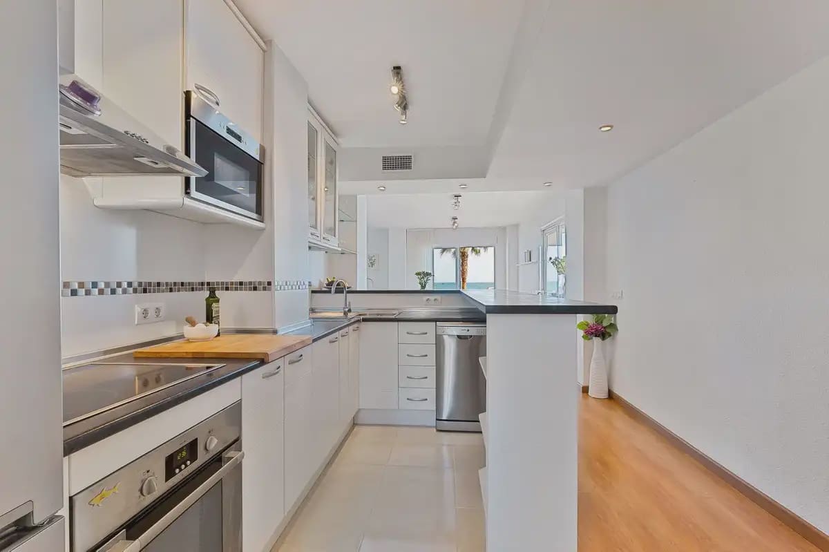1 soverom Strandleiligheter til salgs i Fuengirola med garasje - € 425 000 (Ref: 9838520)