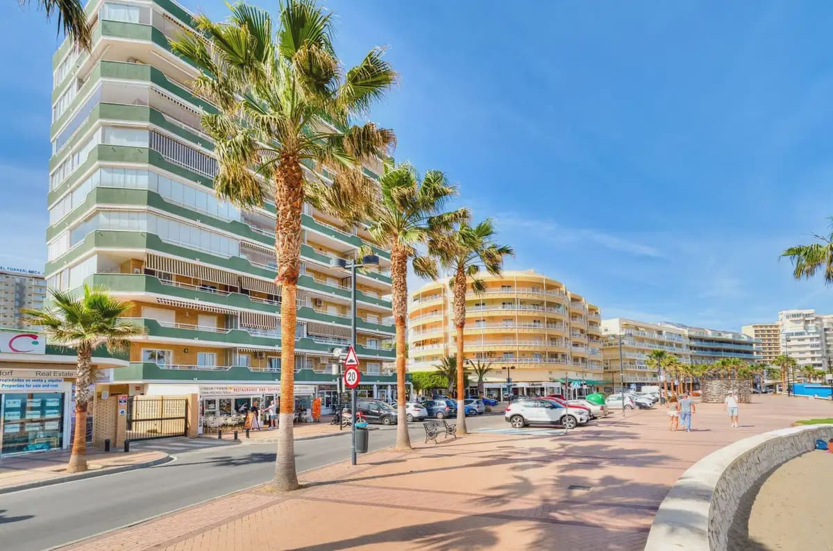 1 soverom Strandleiligheter til salgs i Fuengirola med garasje - € 425 000 (Ref: 9838520)