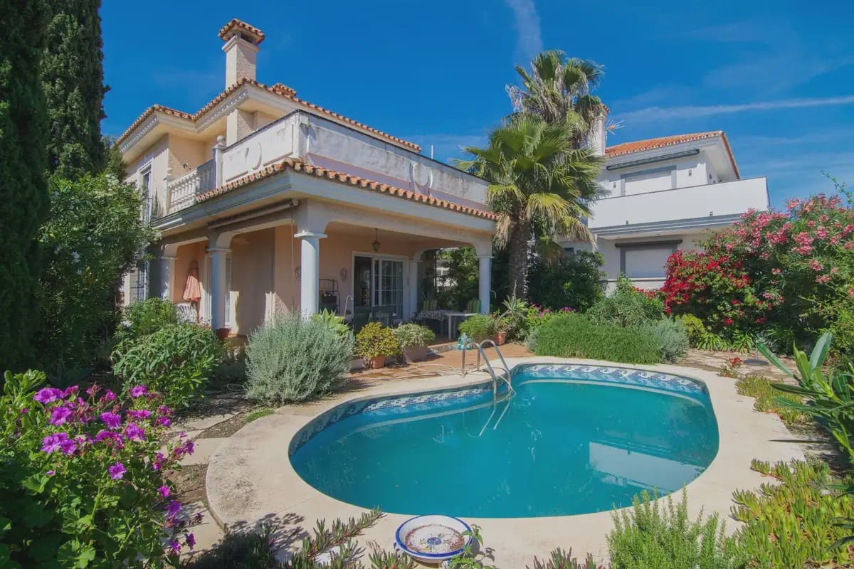 3 Zimmer Villa zu verkaufen in Fuengirola mit Pool Garage - 995.000 € (Ref: 9838523)