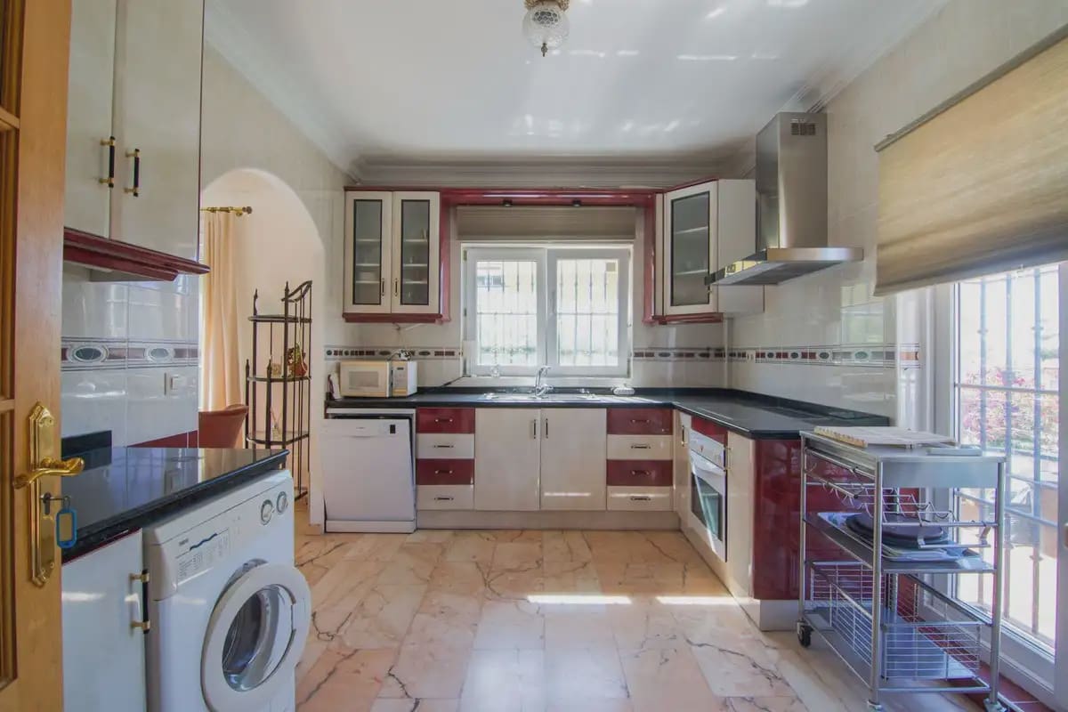 3 Zimmer Villa zu verkaufen in Fuengirola mit Pool Garage - 995.000 € (Ref: 9838523)