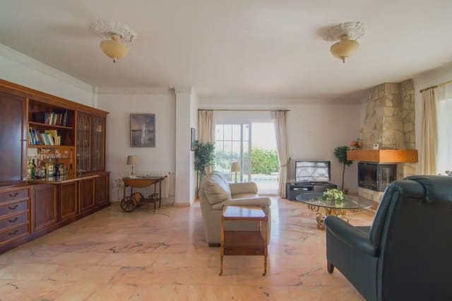 3 Zimmer Villa zu verkaufen in Centro ciudad, Fuengirola mit Pool Garage - 995.000 € (Ref: 9838523)