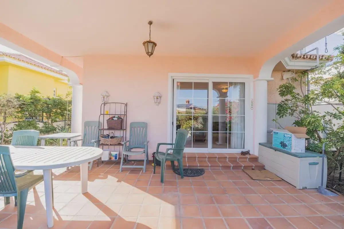3 Zimmer Villa zu verkaufen in Fuengirola mit Pool Garage - 995.000 € (Ref: 9838523)