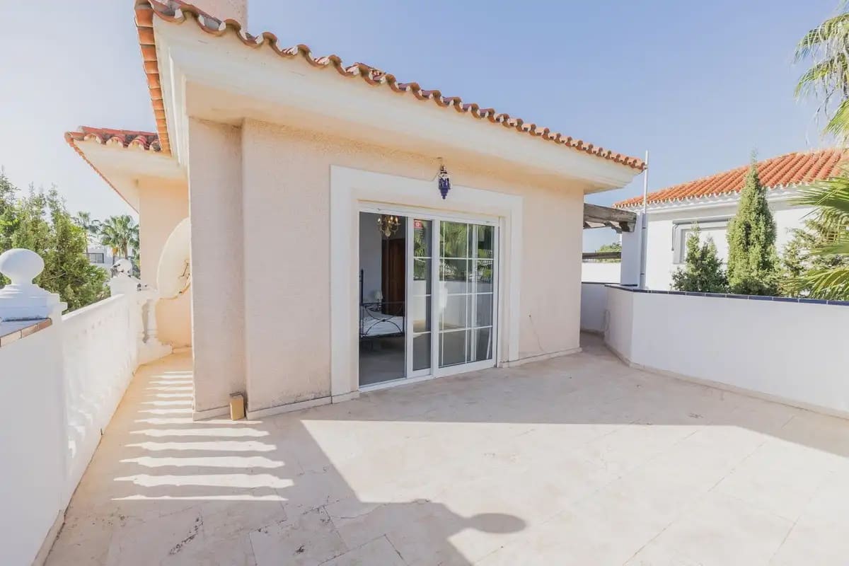 3 Zimmer Villa zu verkaufen in Fuengirola mit Pool Garage - 995.000 € (Ref: 9838523)
