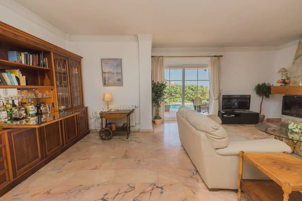 3 Zimmer Villa zu verkaufen in Fuengirola mit Pool Garage - 995.000 € (Ref: 9838523)