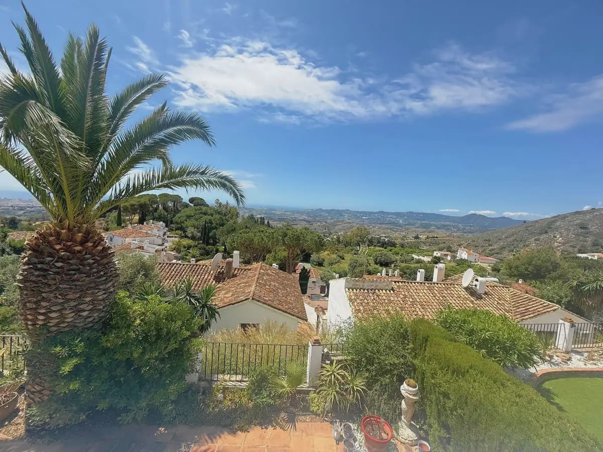 3 soveværelse Semi-Rækkehus til salg i Mijas med swimmingpool garage - € 475.000 (Ref: 9838525)