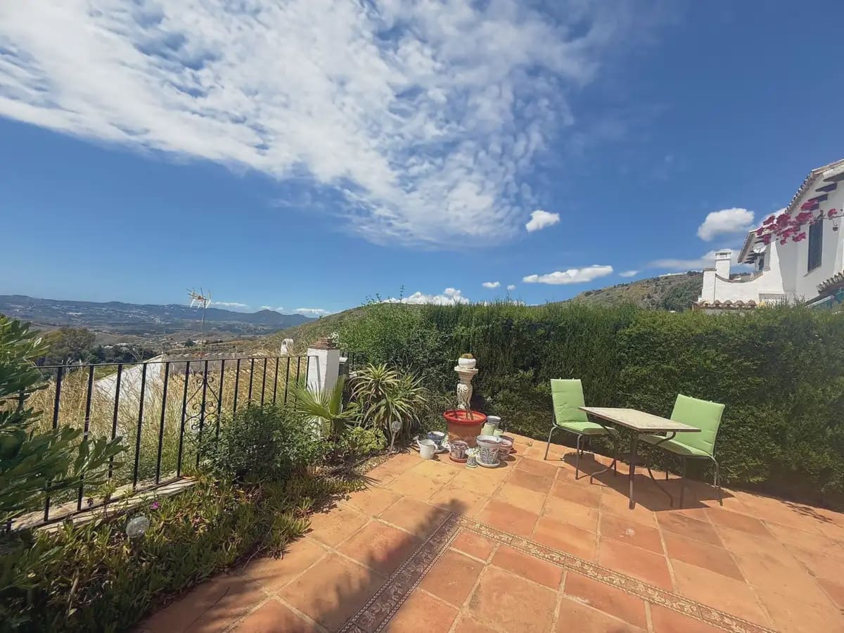 3 soveværelse Semi-Rækkehus til salg i Mijas med swimmingpool garage - € 475.000 (Ref: 9838525)