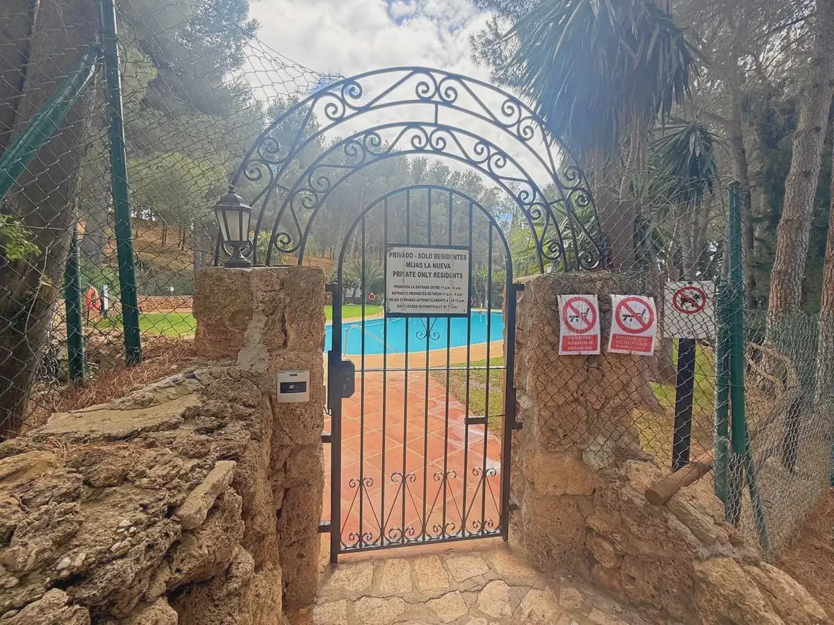 3 soveværelse Semi-Rækkehus til salg i Mijas med swimmingpool garage - € 475.000 (Ref: 9838525)