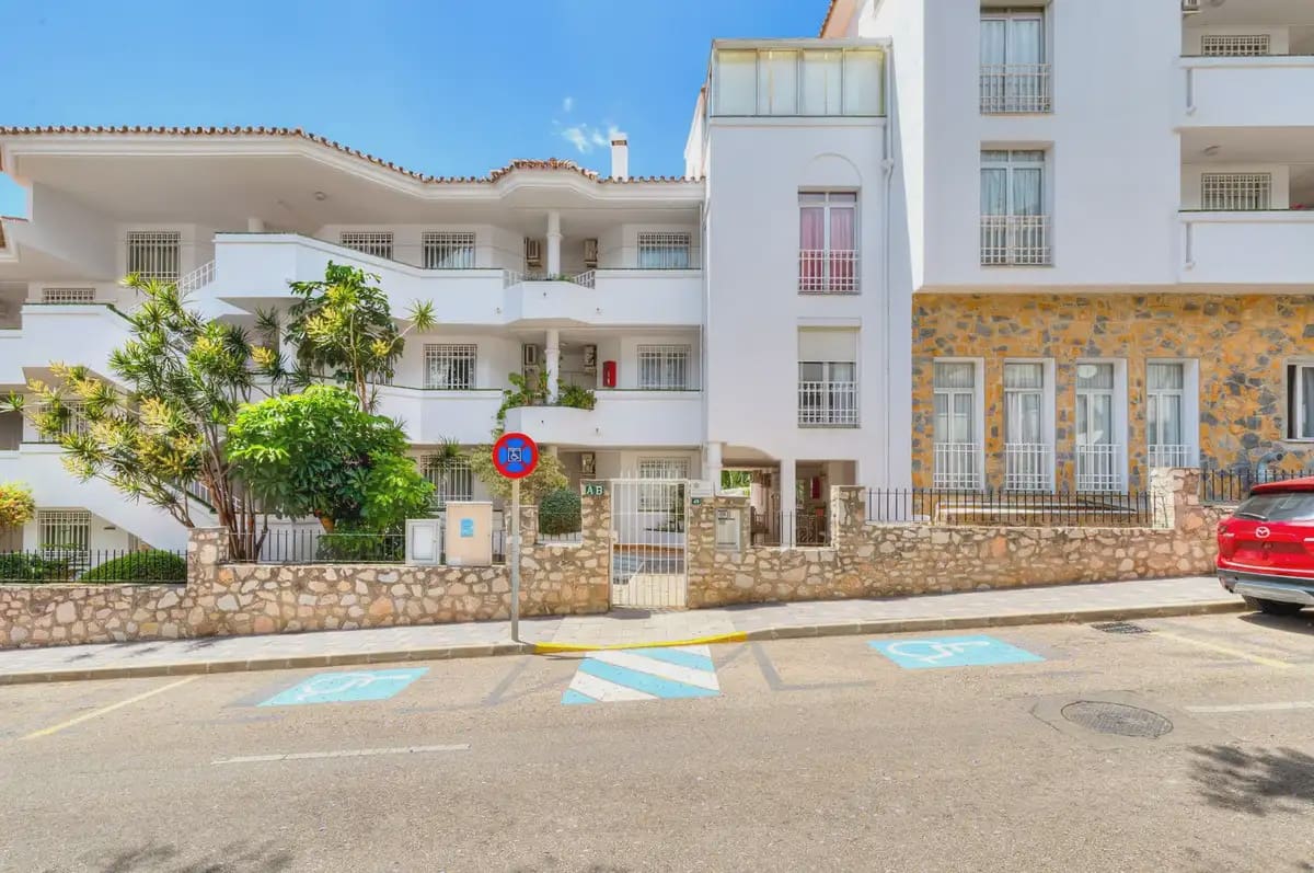 1 soveværelse Lejlighed til salg i Fuengirola med swimmingpool - € 235.000 (Ref: 9843748)
