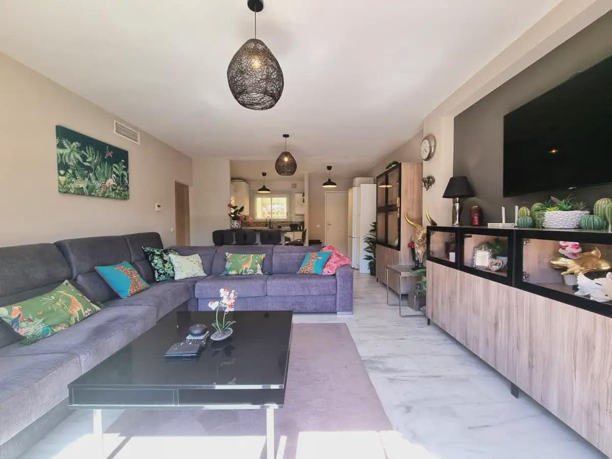 2 soverom Penthouse til salgs i Marbella med garasje - € 359 000 (Ref: 9855844)