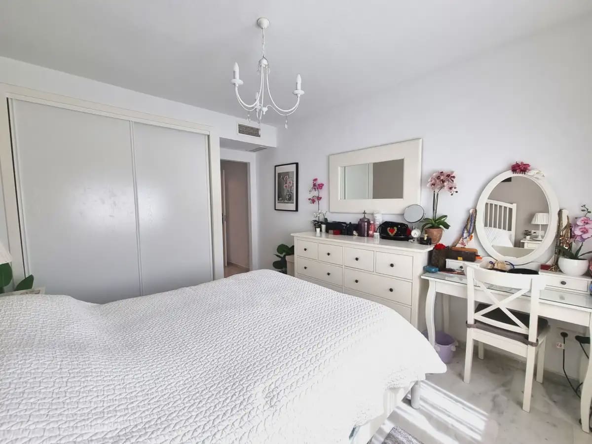 2 soverom Penthouse til salgs i Marbella med garasje - € 359 000 (Ref: 9855844)