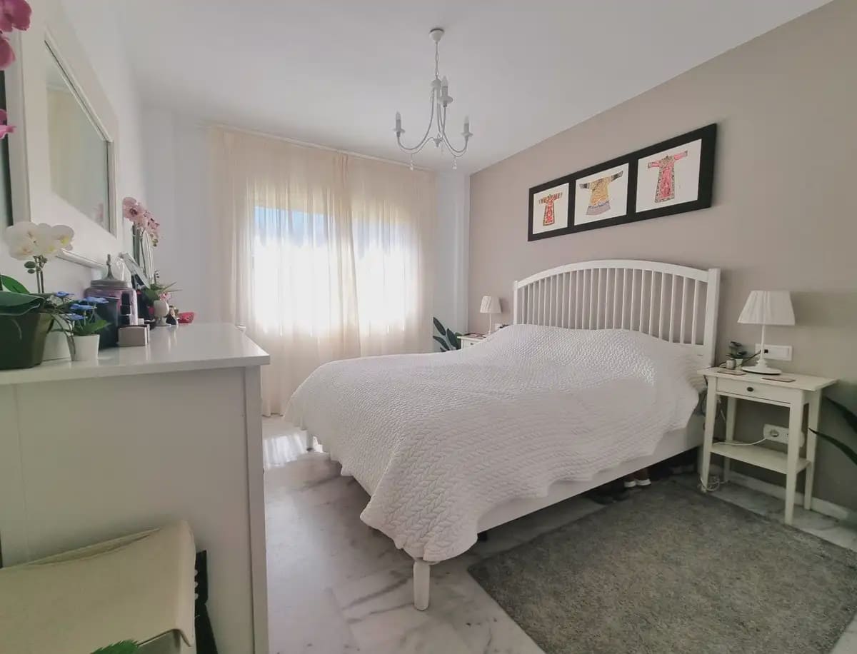 2 soverom Penthouse til salgs i Marbella med garasje - € 359 000 (Ref: 9855844)