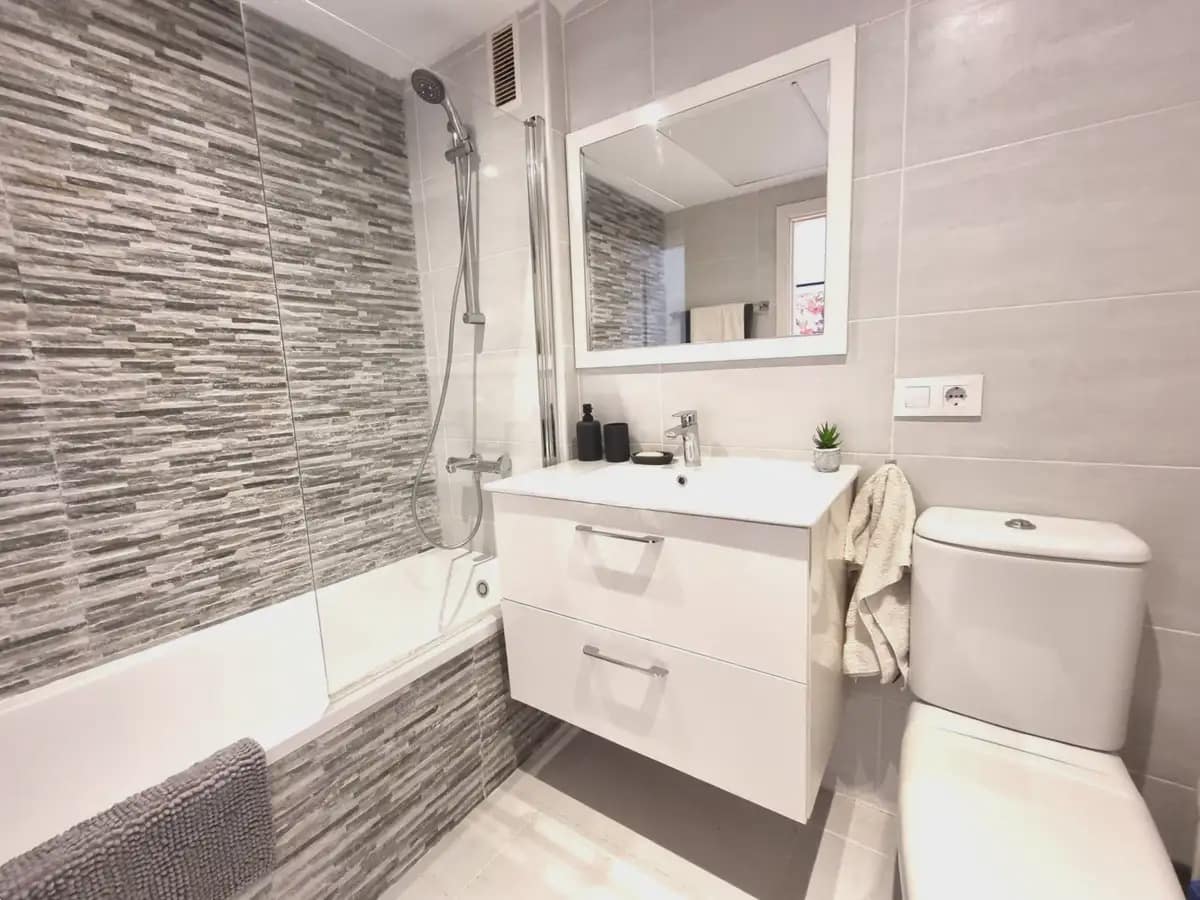 2 soverom Penthouse til salgs i Marbella med garasje - € 359 000 (Ref: 9855844)