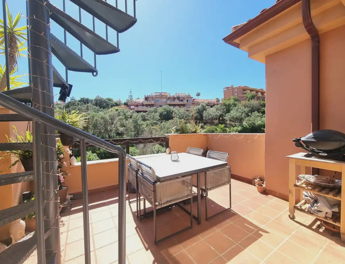2 soverom Penthouse til salgs i Marbella med garasje - € 359 000 (Ref: 9855844)