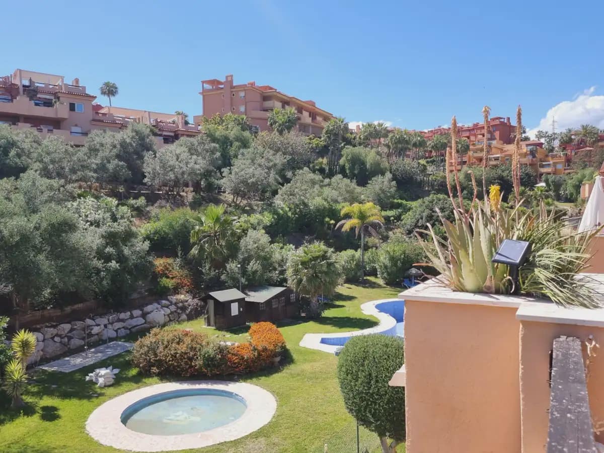 2 soverom Penthouse til salgs i Marbella med garasje - € 359 000 (Ref: 9855844)