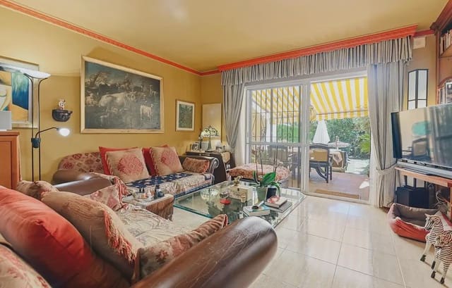 2 chambre Maison de Ville à vendre à Hacienda Torrequebrada, Benalmádena avec piscine garage - 435 000 € (Ref: 9865413)