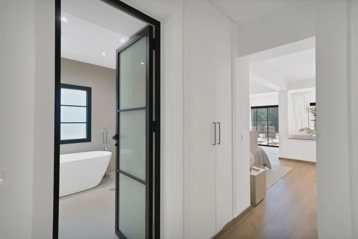 6 sypialnia Willa na sprzedaż w Marbella z basenem garażem - 3 500 000 € (Ref: 9873746)