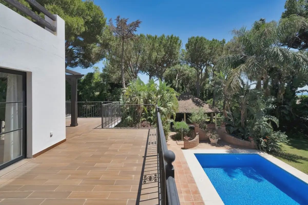 6 sypialnia Willa na sprzedaż w Marbella z basenem garażem - 3 500 000 € (Ref: 9873746)