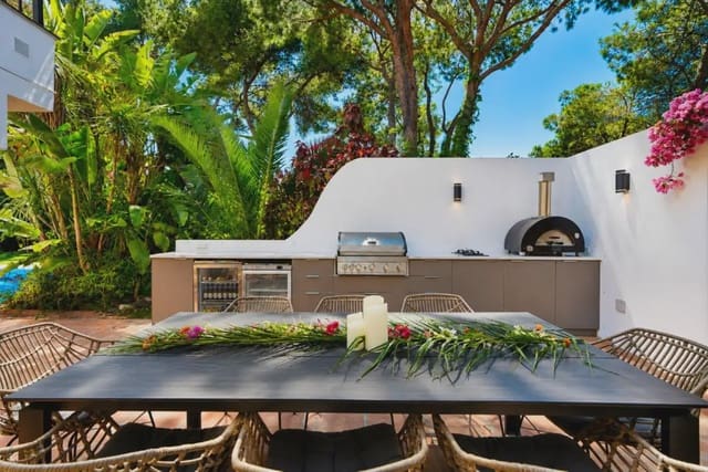 6 sypialnia Willa na sprzedaż w Hacienda Las Chapas, Marbella z basenem garażem - 3 500 000 € (Ref: 9873746)
