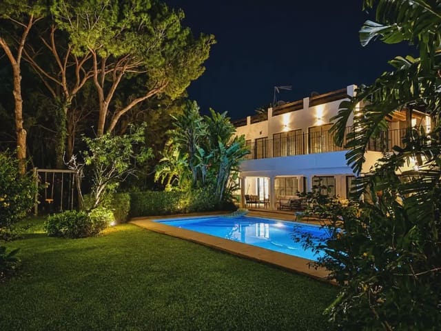 6 sypialnia Willa na sprzedaż w Hacienda Las Chapas, Marbella z basenem garażem - 3 500 000 € (Ref: 9873746)