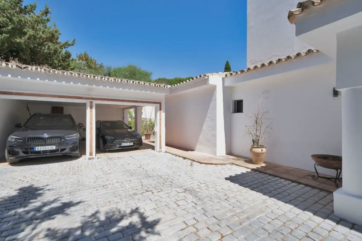 6 sypialnia Willa na sprzedaż w Marbella z basenem garażem - 3 500 000 € (Ref: 9873746)