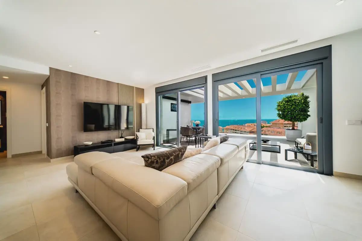3 sypialnia Penthouse na sprzedaż w Fuengirola z basenem garażem - 1 350 000 € (Ref: 9876704)