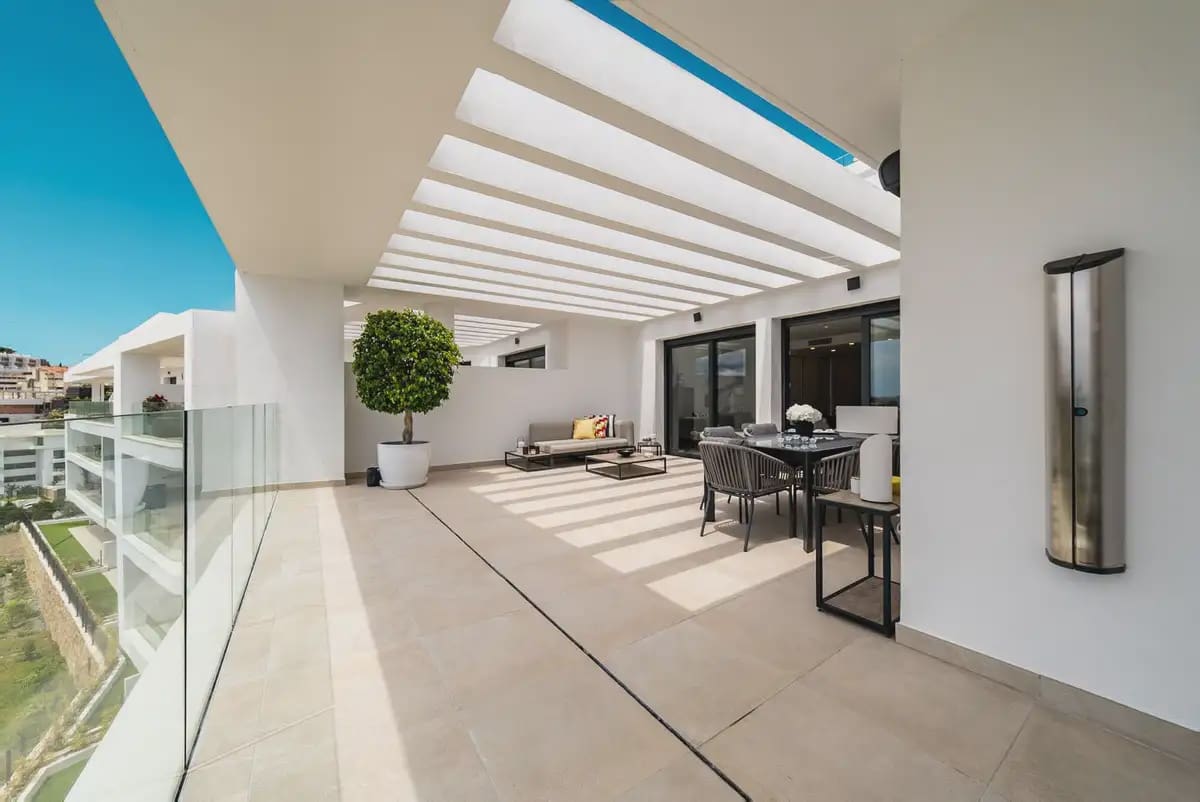 3 sypialnia Penthouse na sprzedaż w Fuengirola z basenem garażem - 1 350 000 € (Ref: 9876704)