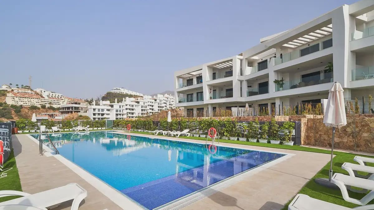 3 sypialnia Penthouse na sprzedaż w Fuengirola z basenem garażem - 1 350 000 € (Ref: 9876704)