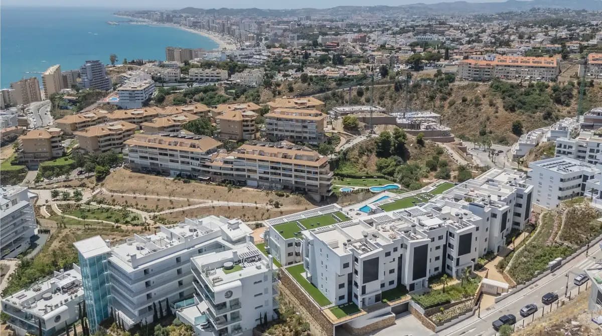 3 sypialnia Penthouse na sprzedaż w Fuengirola z basenem garażem - 1 275 000 € (Ref: 9876704)