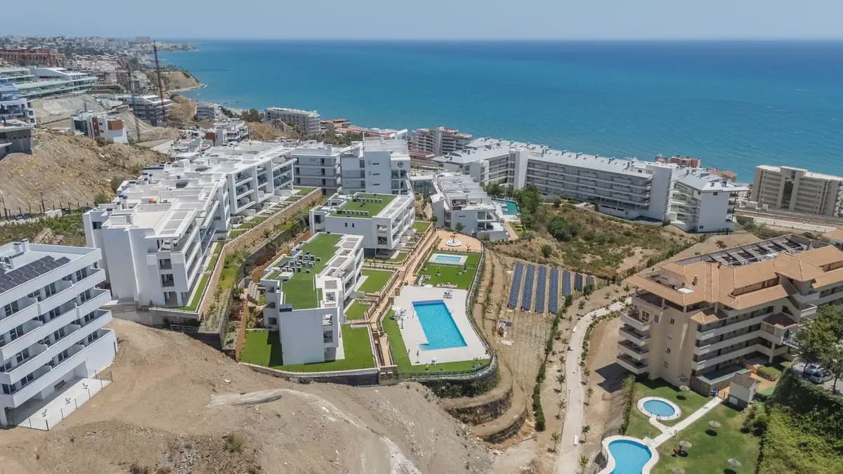 3 sypialnia Penthouse na sprzedaż w Fuengirola z basenem garażem - 1 275 000 € (Ref: 9876704)