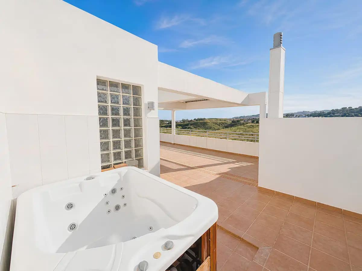 5 sypialnia Penthouse na sprzedaż w Mijas z basenem garażem - 595 000 € (Ref: 9876706)