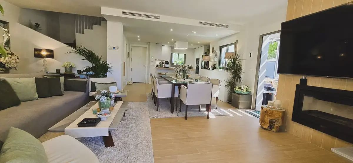 Pareado de 3 habitaciones en Mijas en venta con piscina garaje - 799.000 € (Ref: 9879175)
