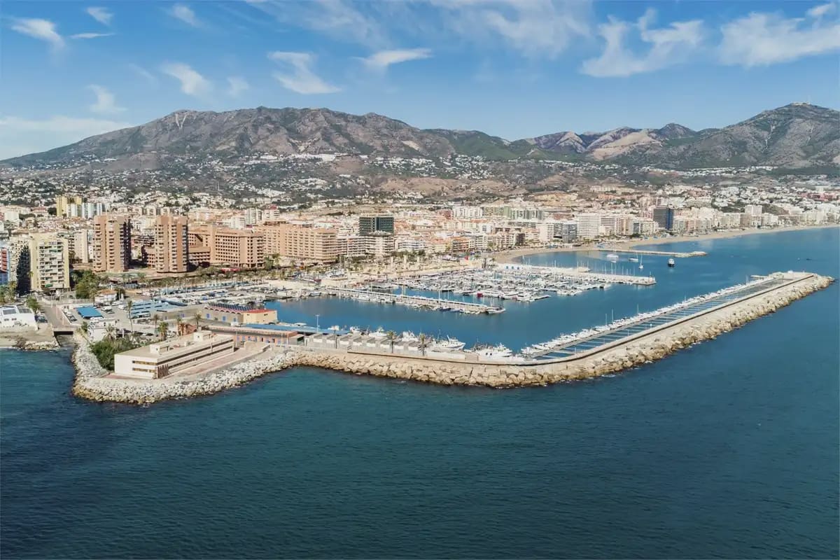 3 makuuhuone Kattohuoneisto myytävänä paikassa Fuengirola - 439 000 € (Ref: 9879176)