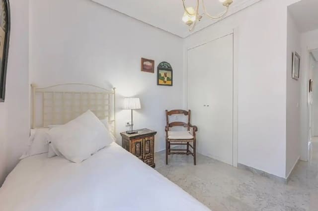 4 sypialnia Apartament przy plaży na sprzedaż w Bahía de Marbella, Marbella z basenem garażem - 1 350 000 € (Ref: 9885091)