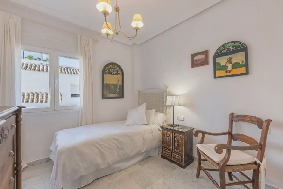 4 sypialnia Apartament przy plaży na sprzedaż w Marbella z basenem garażem - 1 350 000 € (Ref: 9885091)