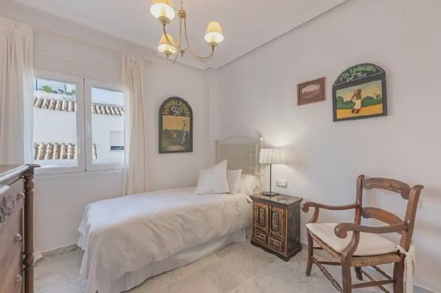 4 sypialnia Apartament przy plaży na sprzedaż w Bahía de Marbella, Marbella z basenem garażem - 1 350 000 € (Ref: 9885091)