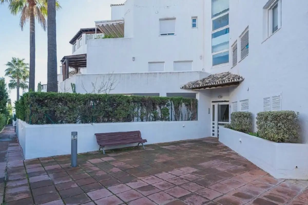 4 sypialnia Apartament przy plaży na sprzedaż w Marbella z basenem garażem - 1 350 000 € (Ref: 9885091)