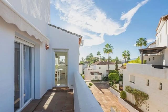 4 sypialnia Apartament przy plaży na sprzedaż w Bahía de Marbella, Marbella z basenem garażem - 1 350 000 € (Ref: 9885091)