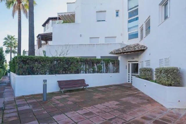 4 sypialnia Apartament przy plaży na sprzedaż w Bahía de Marbella, Marbella z basenem garażem - 1 350 000 € (Ref: 9885091)
